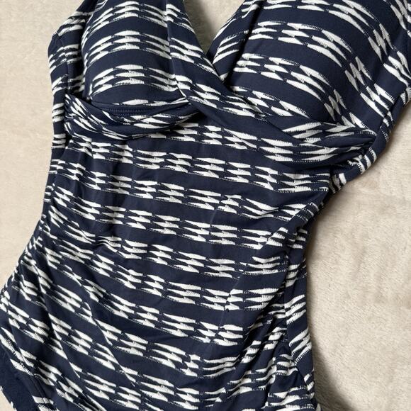 Niptuck One Piece Swimsuit Bathing Swimsuit Padded Lined Striped Women's Size 6 - Picture 2 of 6